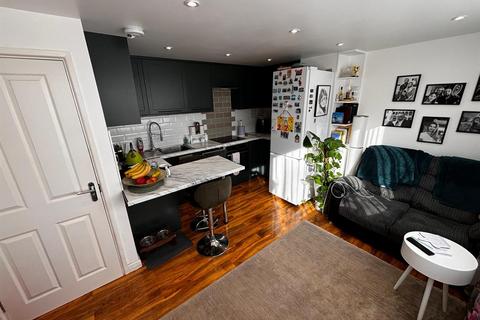 3 bedroom end of terrace house for sale, Travellers Lane, Hatfield