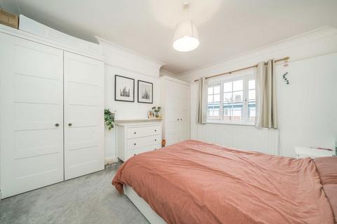 2 bedroom flat for sale, Knights Park, Kingston Upon Thames KT1