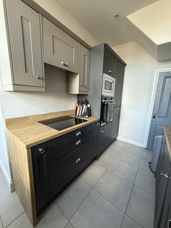 3 bedroom end of terrace house to rent, Great Northern Street, Morley, Leeds LS27