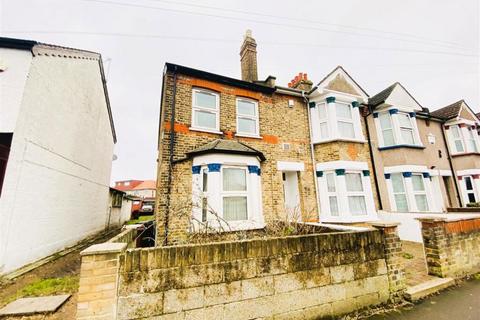 3 bedroom end of terrace house for sale, Cambridge Road, ., Hounslow, Middlesex, TW4 7BH