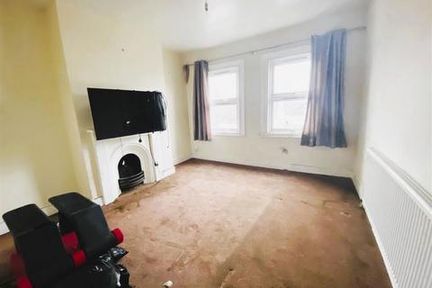 3 bedroom end of terrace house for sale, Cambridge Road, ., Hounslow, Middlesex, TW4 7BH