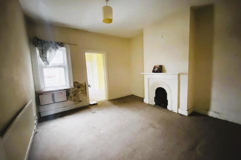 3 bedroom end of terrace house for sale, Cambridge Road, ., Hounslow, Middlesex, TW4 7BH