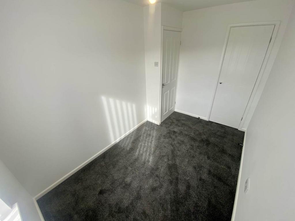 Smaller bedroom 2