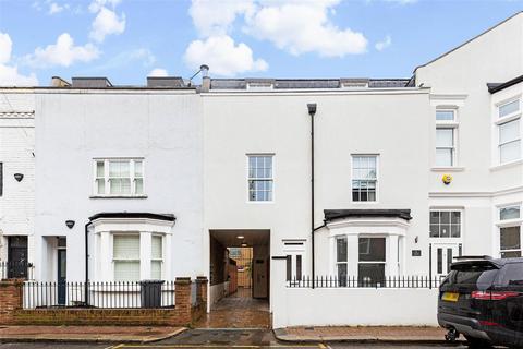 3 bedroom flat for sale, Vicarage Crescent, SW11