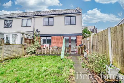 2 bedroom end of terrace house for sale, Oak Tree Gardens, Braintree, CM7