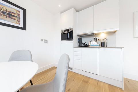 2 bedroom flat to rent, Skyline Apartments, SLOUGH SL1