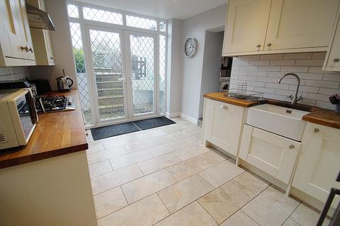 3 bedroom semi-detached house for sale, Poplar Avenue, Lydgate OL4