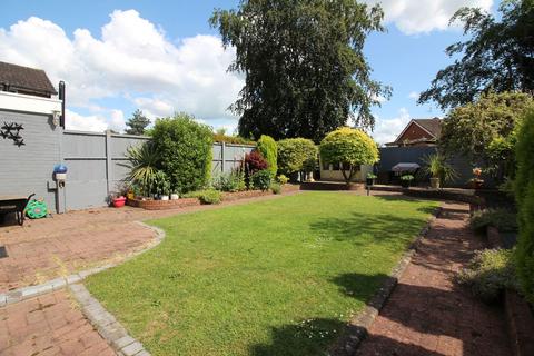 3 bedroom detached house for sale, Bromley Lane, Kingswinford DY6