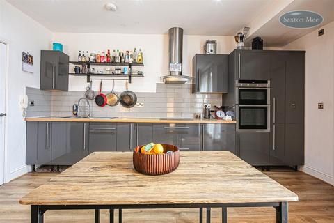 2 bedroom flat for sale, Dixon Road, Hillsborough, Sheffield