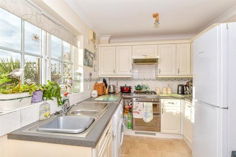 13 Burdens, Headcorn, Ashford, TN27 9SG