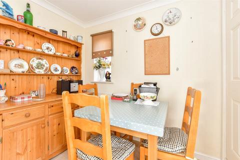 13 Burdens, Headcorn, Ashford, TN27 9SG