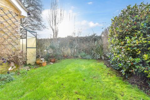 13 Burdens, Headcorn, Ashford, TN27 9SG