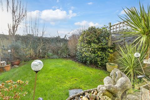 13 Burdens, Headcorn, Ashford, TN27 9SG