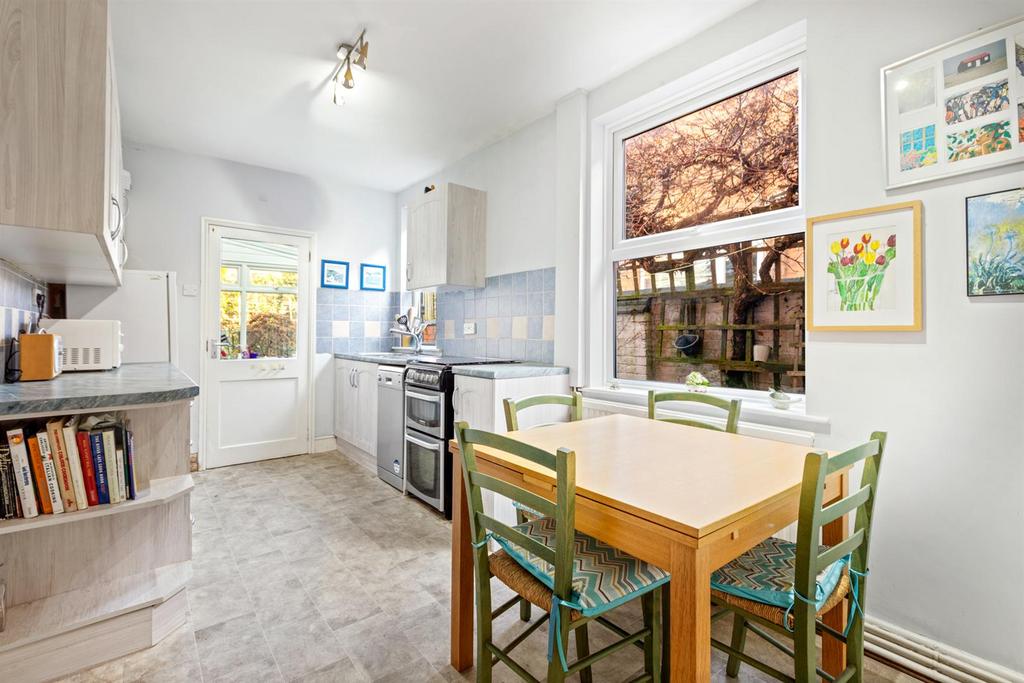 Breakfast/kitchen