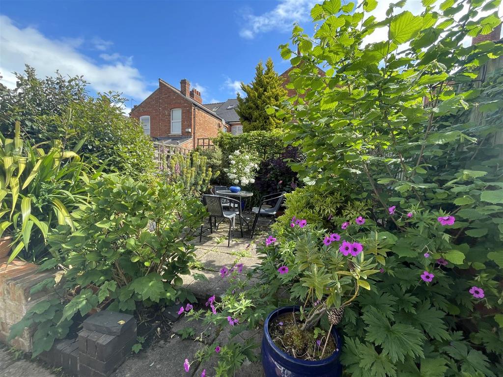 Courtyard garden