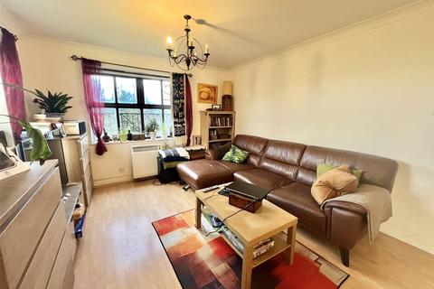 2 bedroom flat to rent, Orphanage Road, Hertfordshire WD24