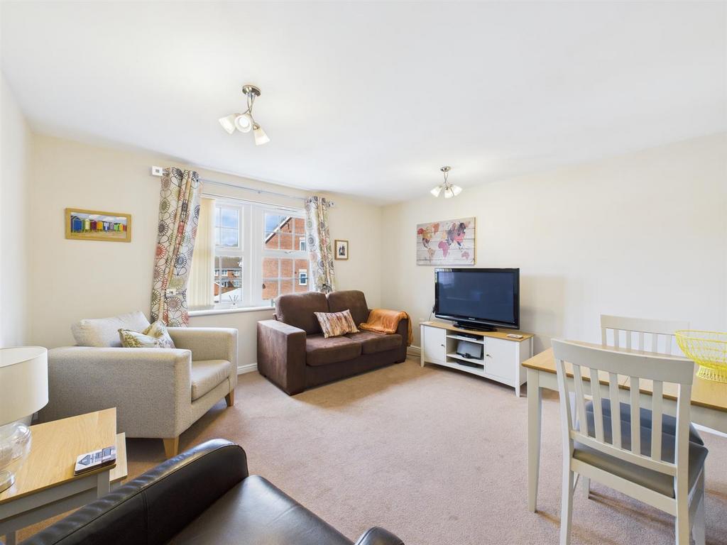Kitchen/living/dining area: