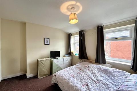 2 bedroom terraced house to rent, Howells Avenue, Sale