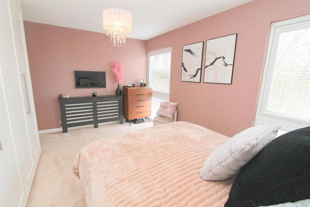 Bed 1b.jpg