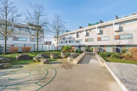 25 Gabriel Square, St Albans, AL1 3AS