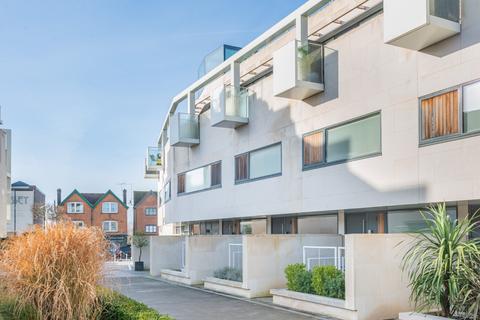 25 Gabriel Square, St Albans, AL1 3AS
