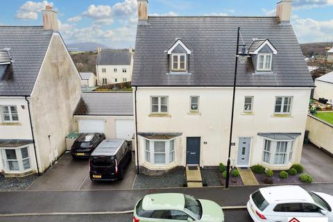 4 bedroom semi-detached house for sale, Heathland Way, Llandarcy, Neath, Neath Port Talbot. SA10 6FT