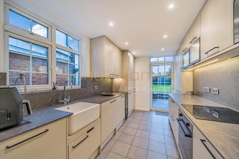 4 bedroom semi-detached house for sale, Daws Lane, Mill Hill, NW7