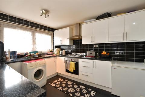 3 bedroom flat for sale, Cundy Road, London