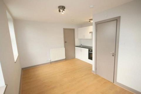 Studio to rent, Hillfield Road, London