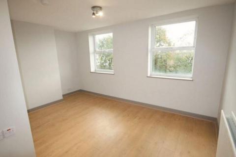 Studio to rent, Hillfield Road, London