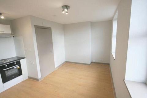 Studio to rent, Hillfield Road, London