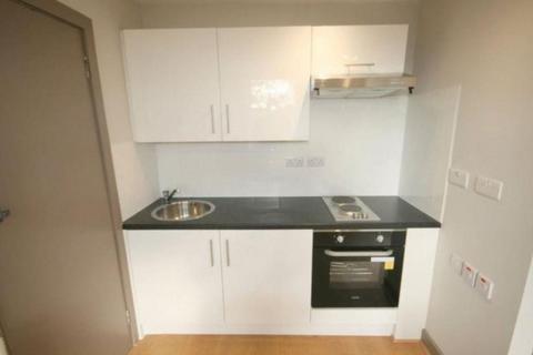 Studio to rent, Hillfield Road, London