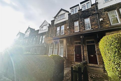 2 bedroom apartment to rent, Park Mount, Kirkstall, Leeds, LS5 3HE