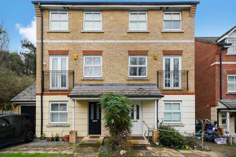14 Sycamore Close, South Croydon, CR2 7LN