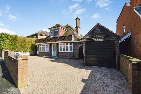 5 bedroom detached house to rent, Sandy Lane, Woking, Surrey, GU22