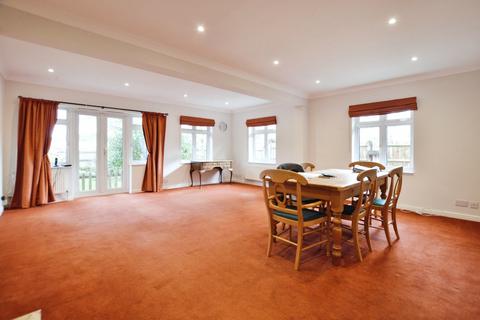 5 bedroom detached house to rent, Sandy Lane, Woking, Surrey, GU22