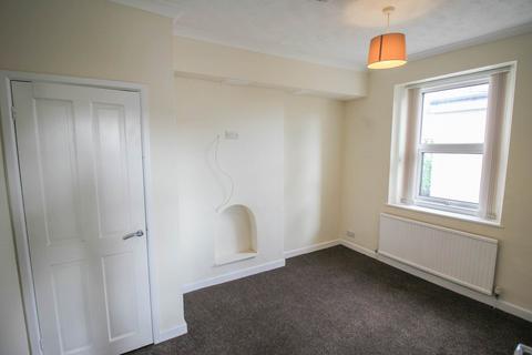 2 bedroom flat for sale, Ashcombe Park Road*Refurbished*Maisonette*Super Location*