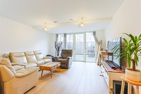 4 bedroom townhouse for sale, Oriental Square, Colindale, NW9