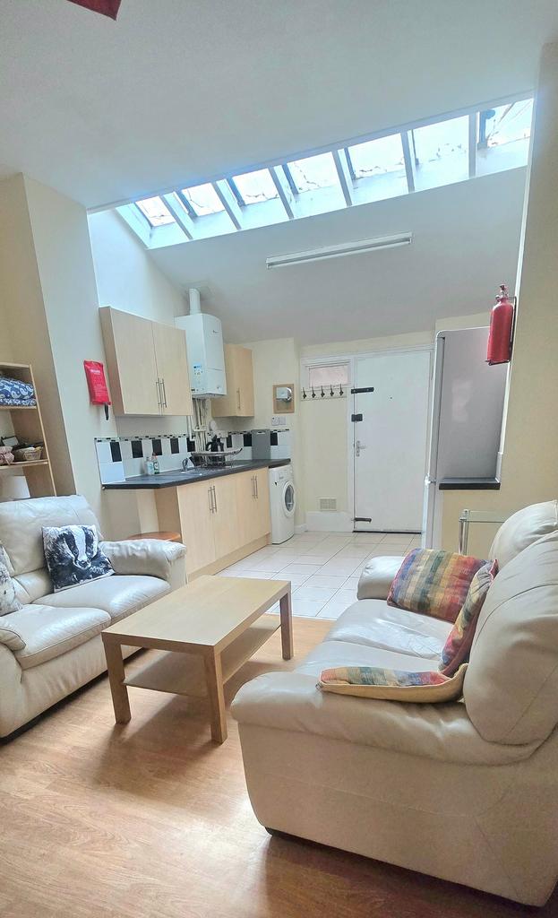 mettham-street-nottingham-ng7-3-bed-house-to-rent-1-623-pcm-375-pw