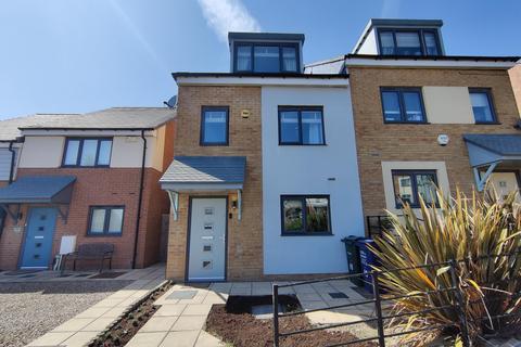 3 bedroom townhouse for sale, Featherwood Avenue, The Rise, Newcastle upon Tyne, NE15