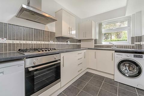 2 bedroom flat to rent, Cromwell Road, Teddington TW11