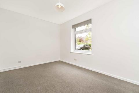 2 bedroom flat to rent, Cromwell Road, Teddington TW11