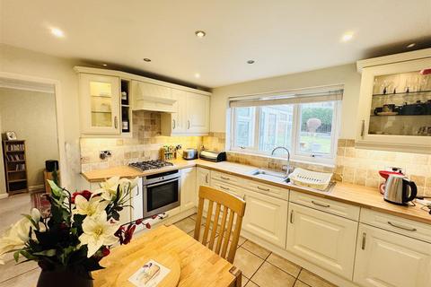 4 bedroom detached house for sale, Hawthorne Way, Shelley, Huddersfield, HD8 8JX