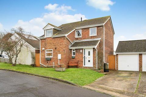 8 Morestead, Peacehaven, BN10 8EJ