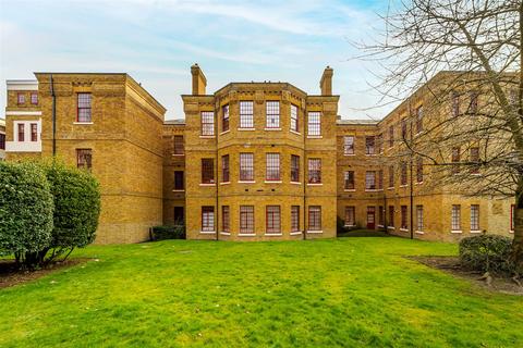 Flat 10, Osterley Gardens Chevy Road, Southall, UB2 4UW