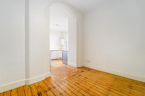 Flat 10, Osterley Gardens Chevy Road, Southall, UB2 4UW