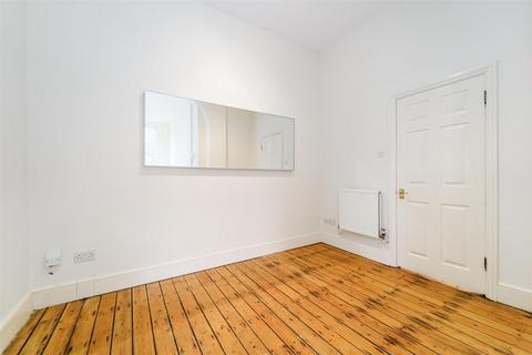 Flat 10, Osterley Gardens Chevy Road, Southall, UB2 4UW