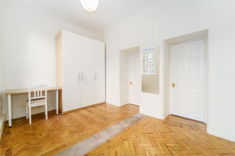 Flat 10, Osterley Gardens Chevy Road, Southall, UB2 4UW