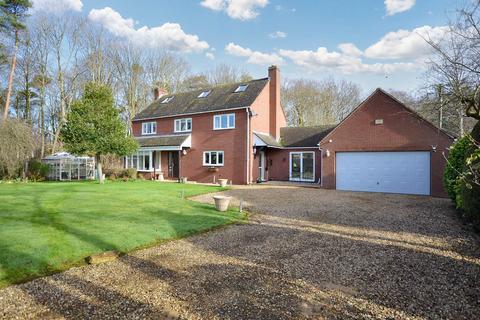 4 bedroom detached house for sale, Cheltenham Road, Kinsham, Tewkesbury, Gloucestershire