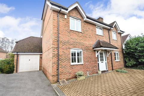 2 Kings Glade, Yateley, GU46 7UT